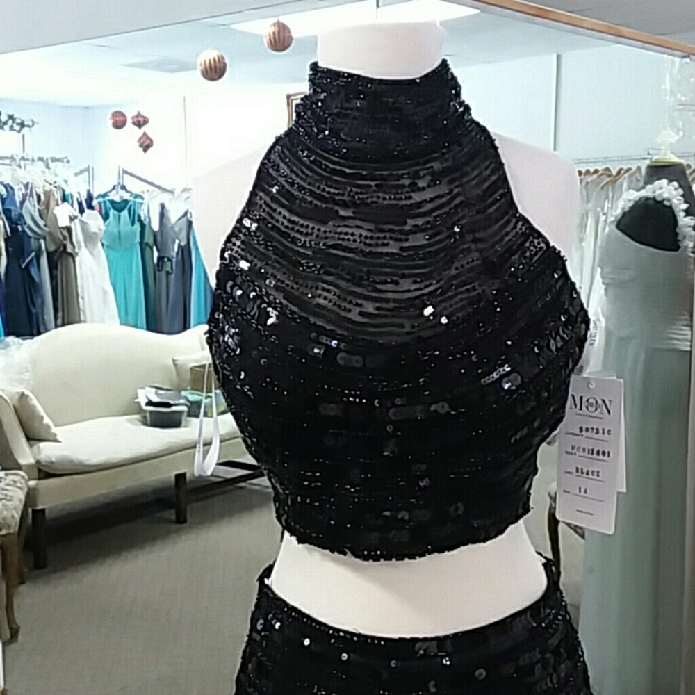 BLACK Mon Cheri Short - Picture 3 of 6